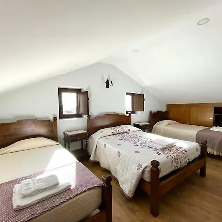 Casa Da Fonte Tatil Evi Pitoes das Junias